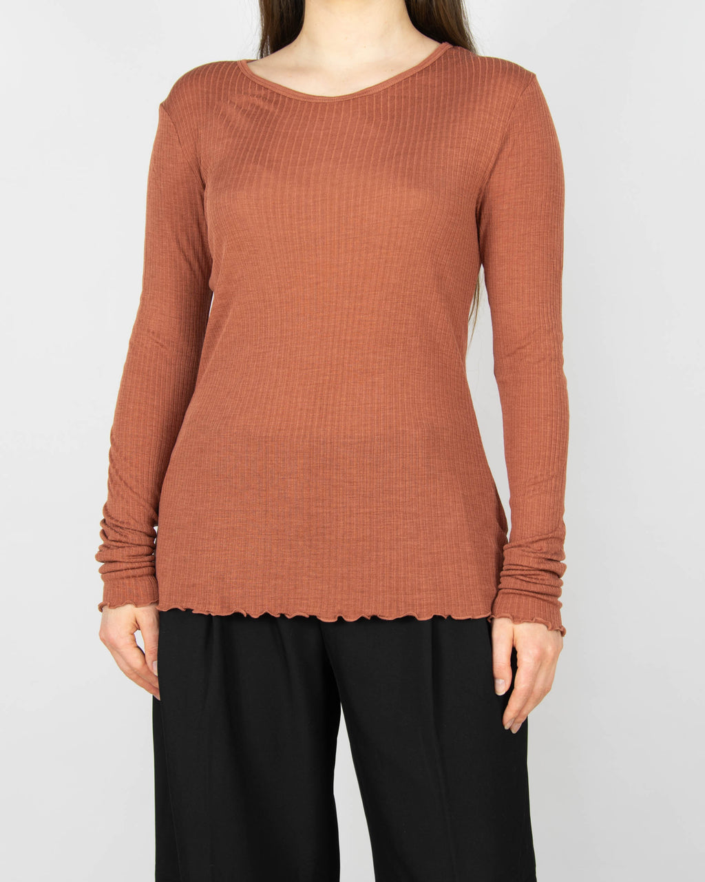 Brązowo pomarańczowa (terakota) jedwabna prążkowana bluzka marki H&M Premium