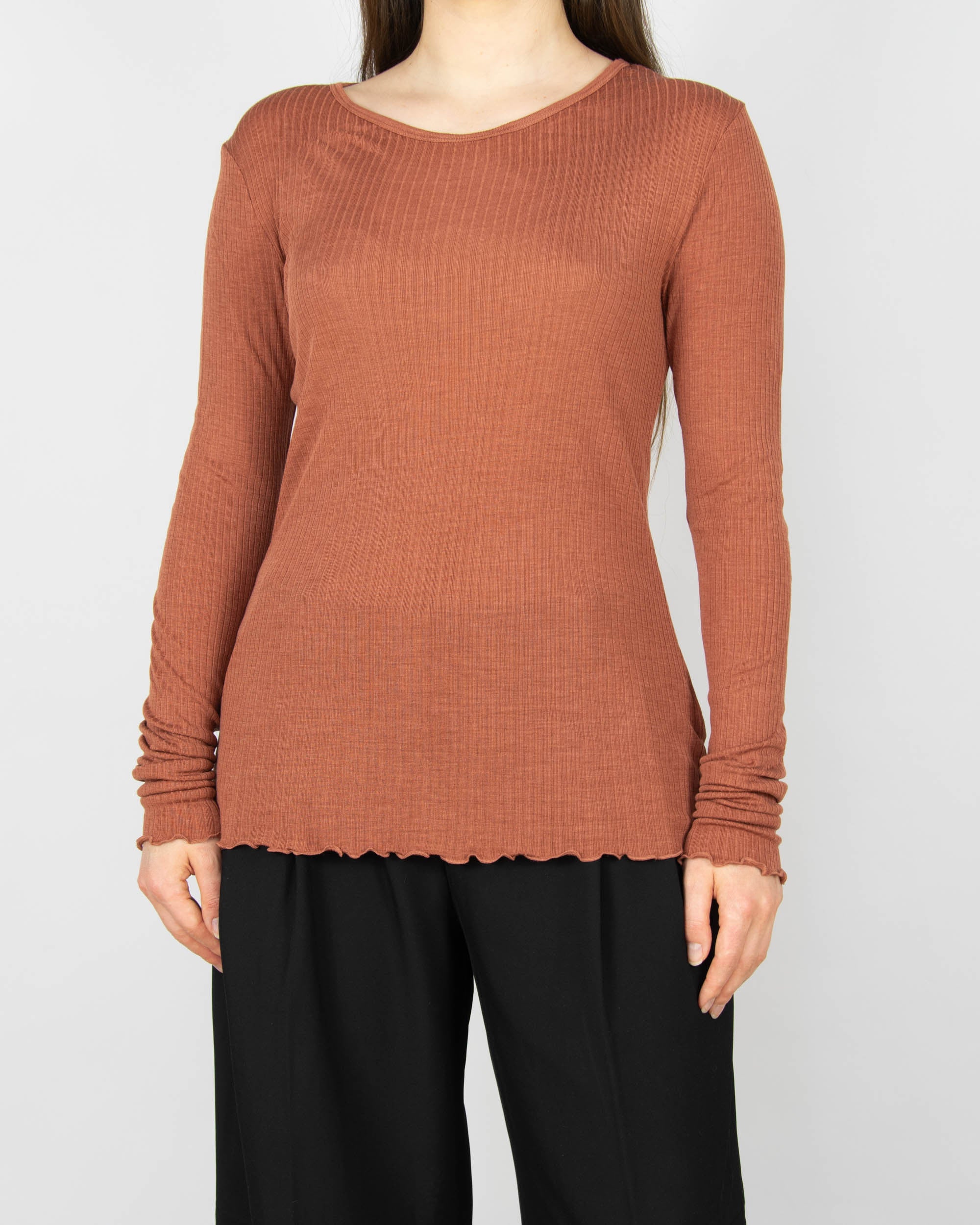 Brązowo pomarańczowa (terakota) jedwabna prążkowana bluzka marki H&M Premium