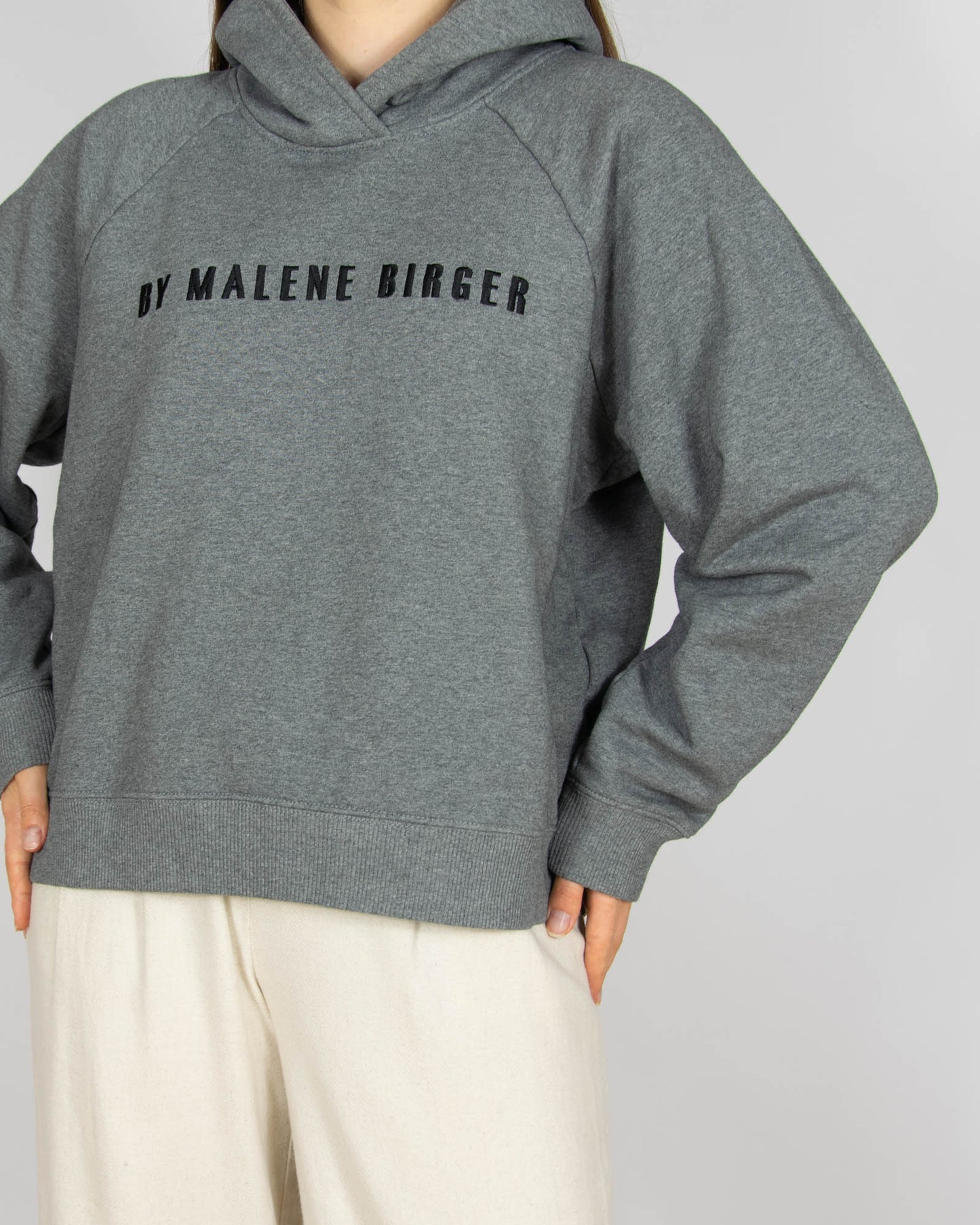 Szara bawełniana (organiczna) bluza z kapturem BY MALENE BIRGER - S/M