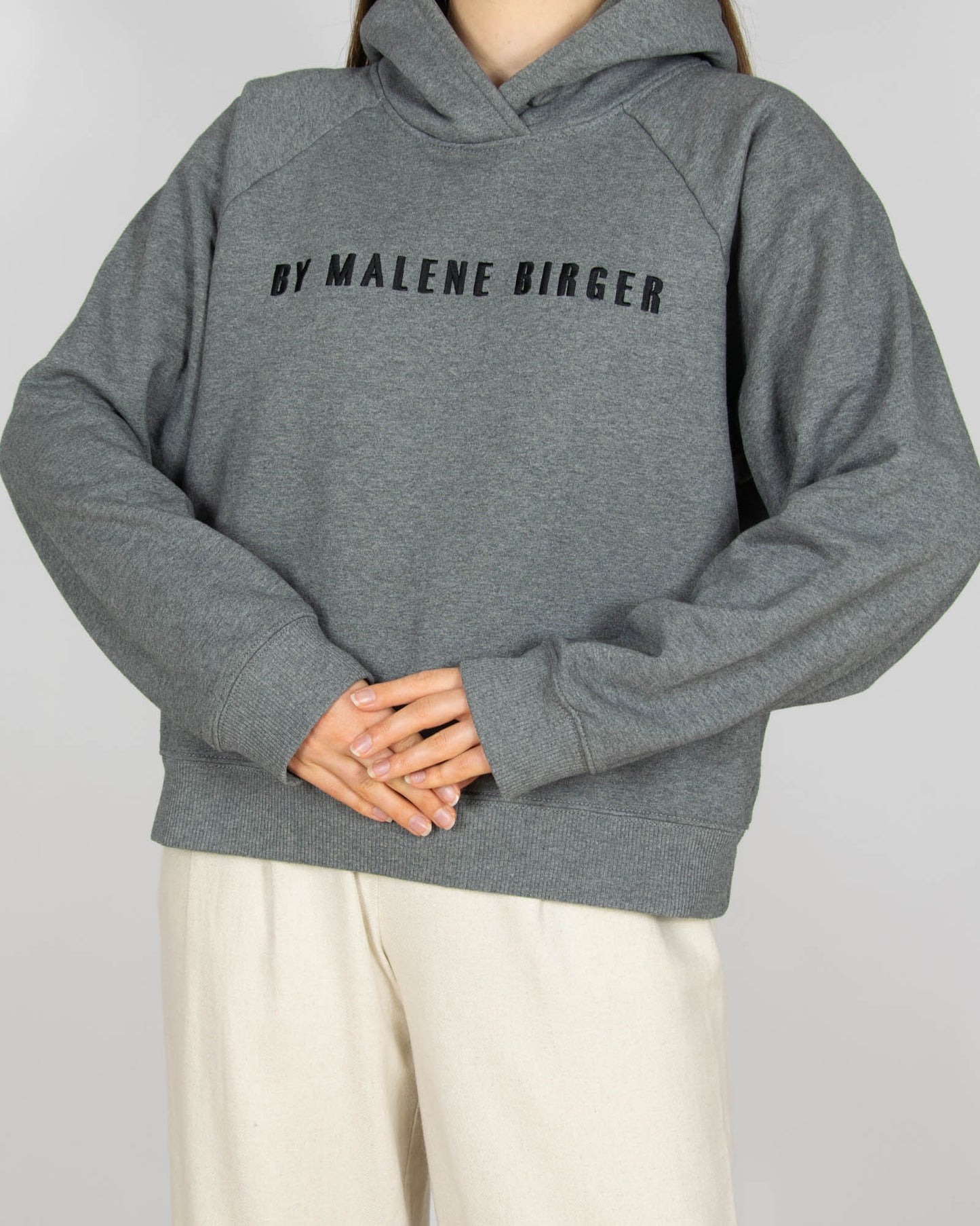Szara bawełniana (organiczna) bluza z kapturem BY MALENE BIRGER - S/M