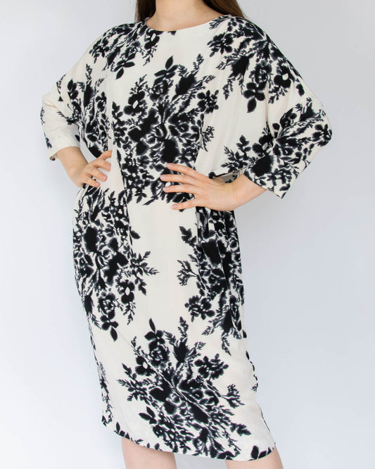 Kremowo czarna jedwabna sukienka By Malene Birger