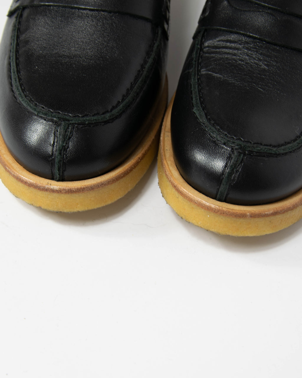 Czarne skórzane loafersy ANGULUS - 38