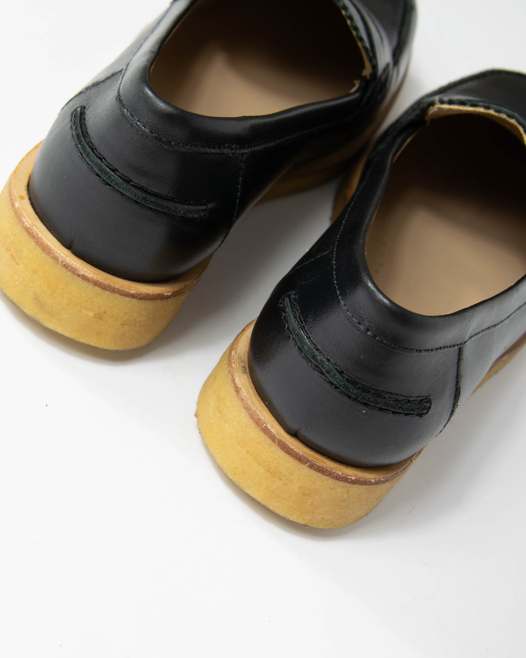 Czarne skórzane loafersy ANGULUS - 38