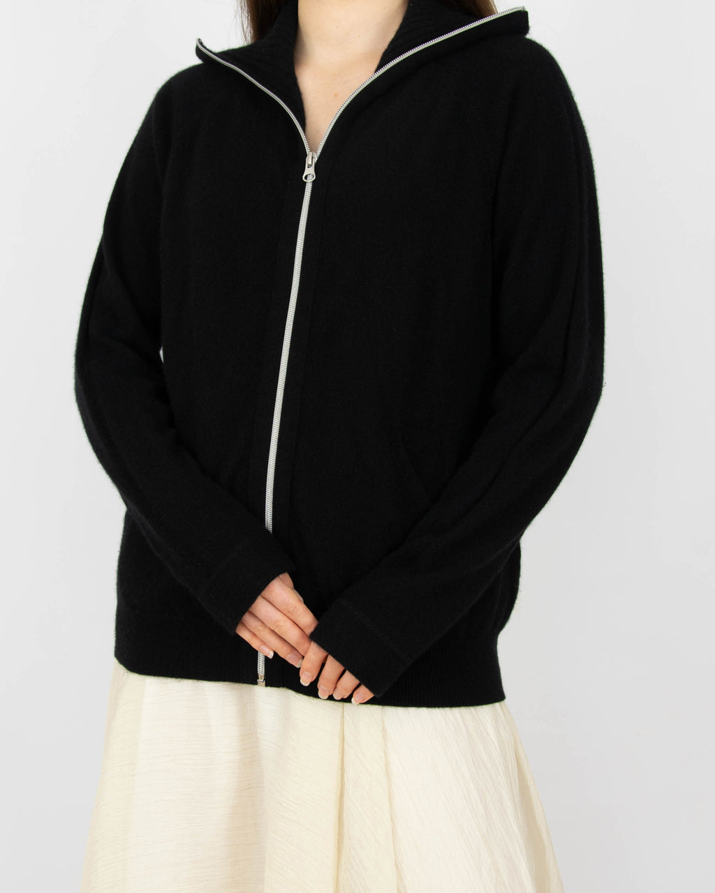 Czarny kaszmirowy rozpinany sweter FILIPPA K - M/L