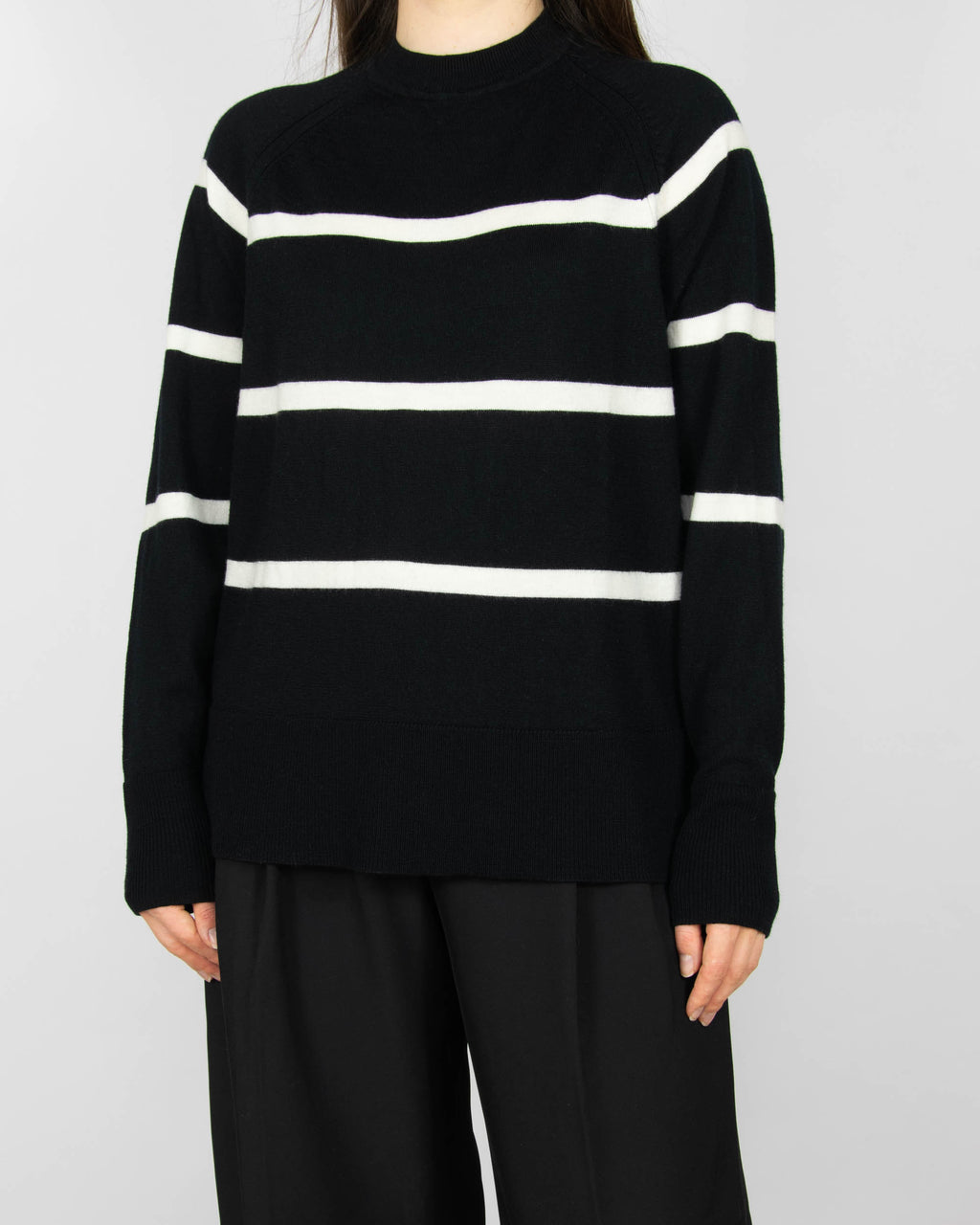 Czarny (wełna merino extrafine) sweter w białe paski marki Cubus