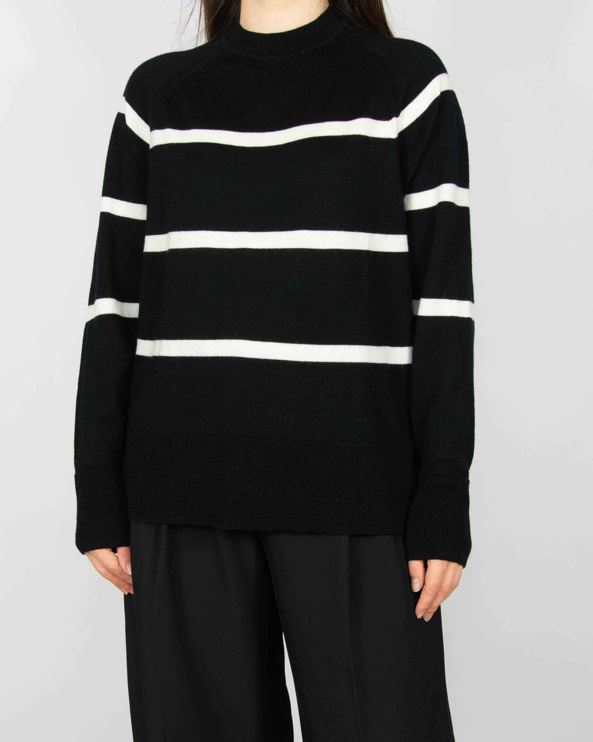 Czarny (wełna merino extrafine) sweter w białe paski marki Cubus