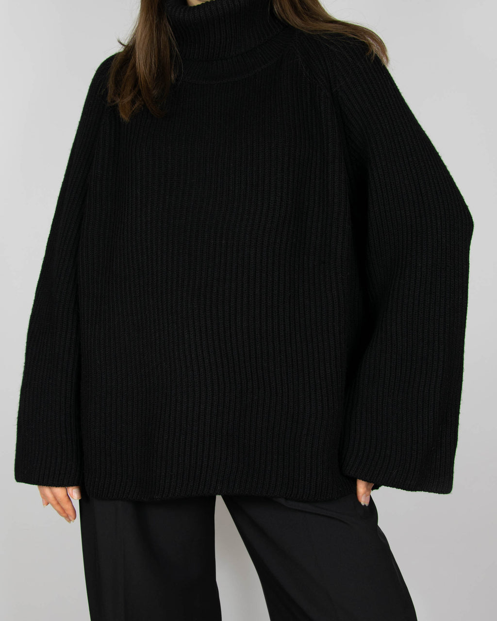 Czarny (merino) gruby sweter z golfem duńskiej marki premium MKDT Studio