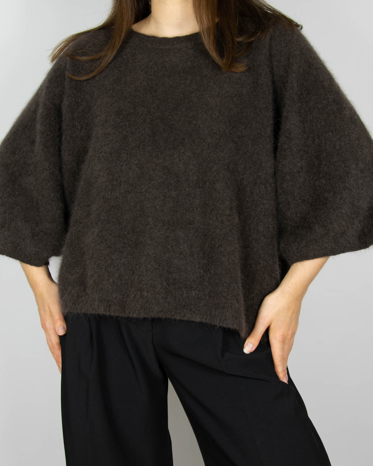 Czekoladowy (czesany kaszmir) sweter marki premium THE WHITE COMPANY