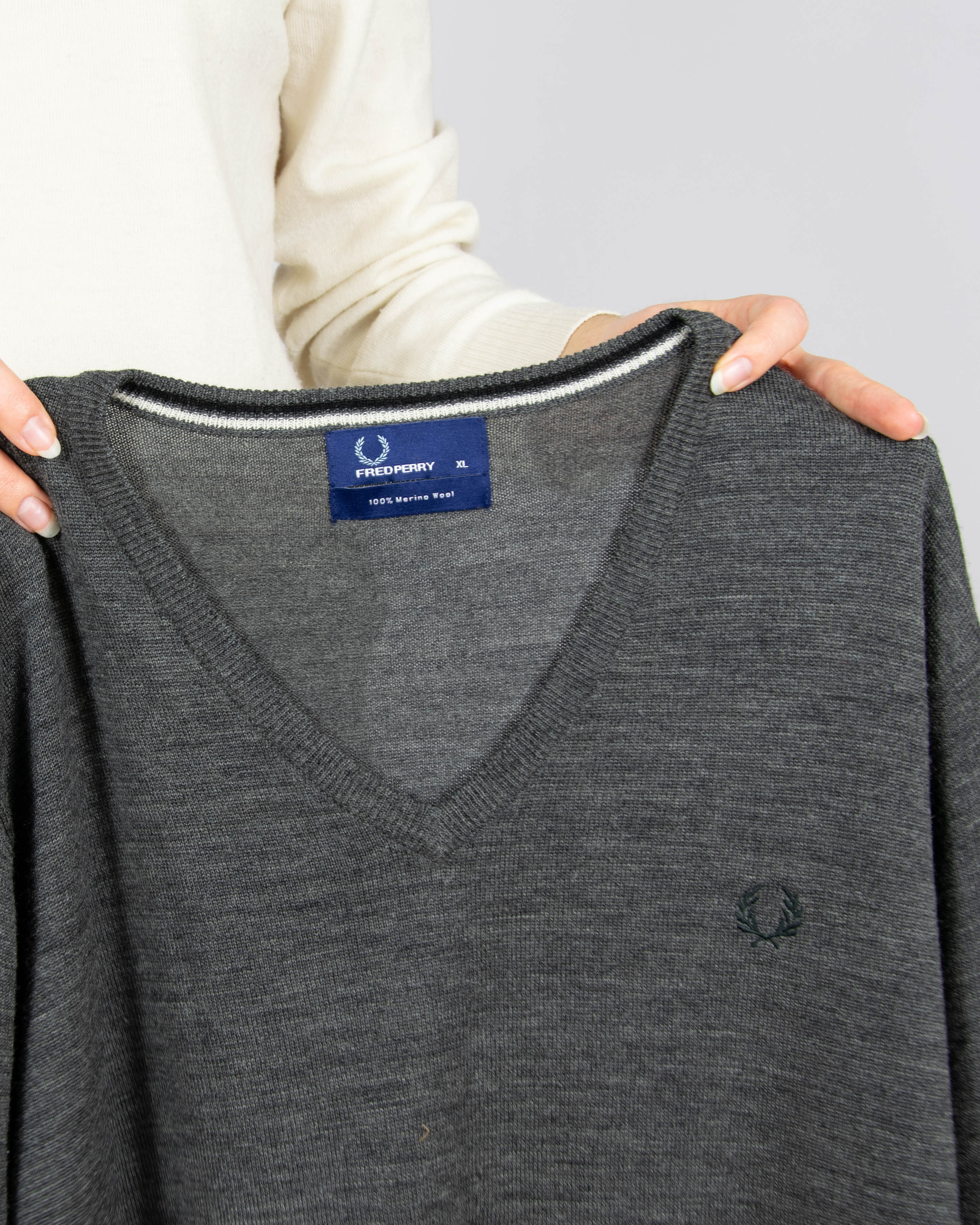 Ciemnoszary wełniany (merino) sweter Fred Perry - XL