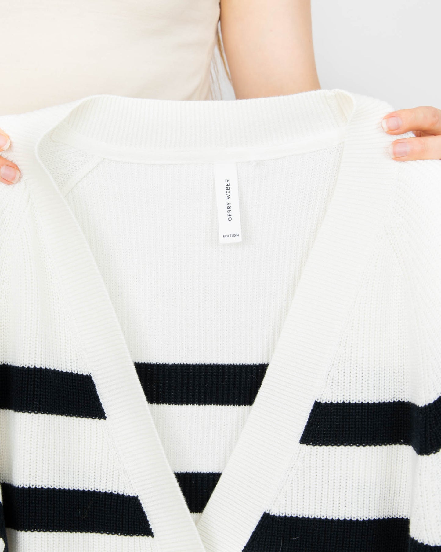 Biało czarny bawełniany (organiczny) kardigan w paski Gerry Weber - XL