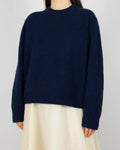Granatowy kaszmirowy sweter COS