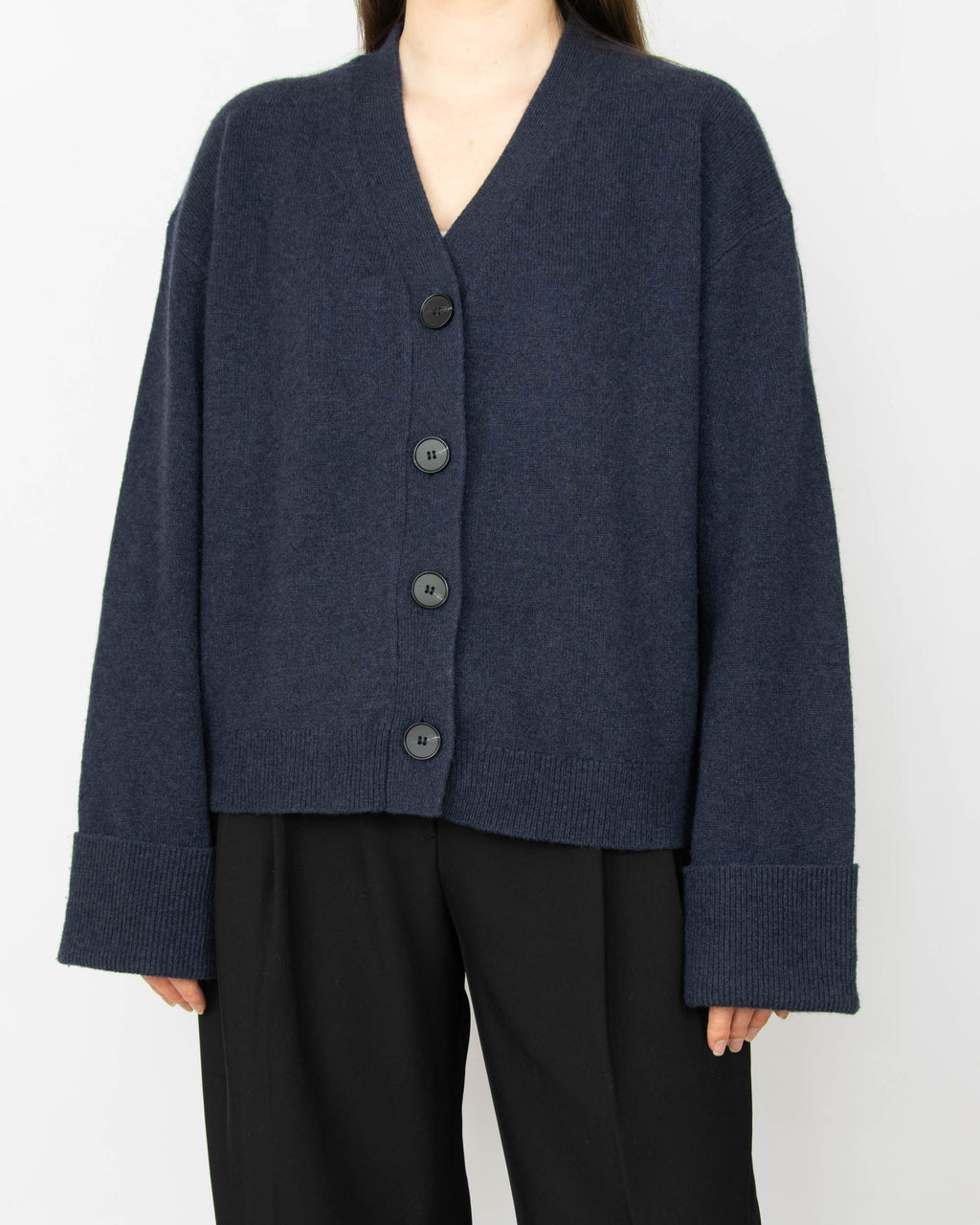 Granatowy wełniany kardigan&nbsp;norweskiej marki premium CAMILLA PIHL
