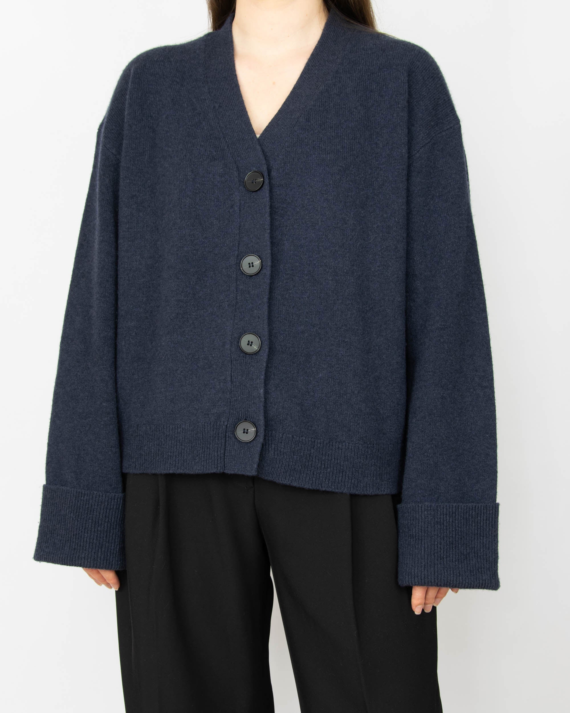Granatowy wełniany kardigan&nbsp;norweskiej marki premium CAMILLA PIHL