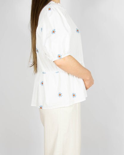 Biała bawełniana bluzka w haftowane kwiaty - M/L