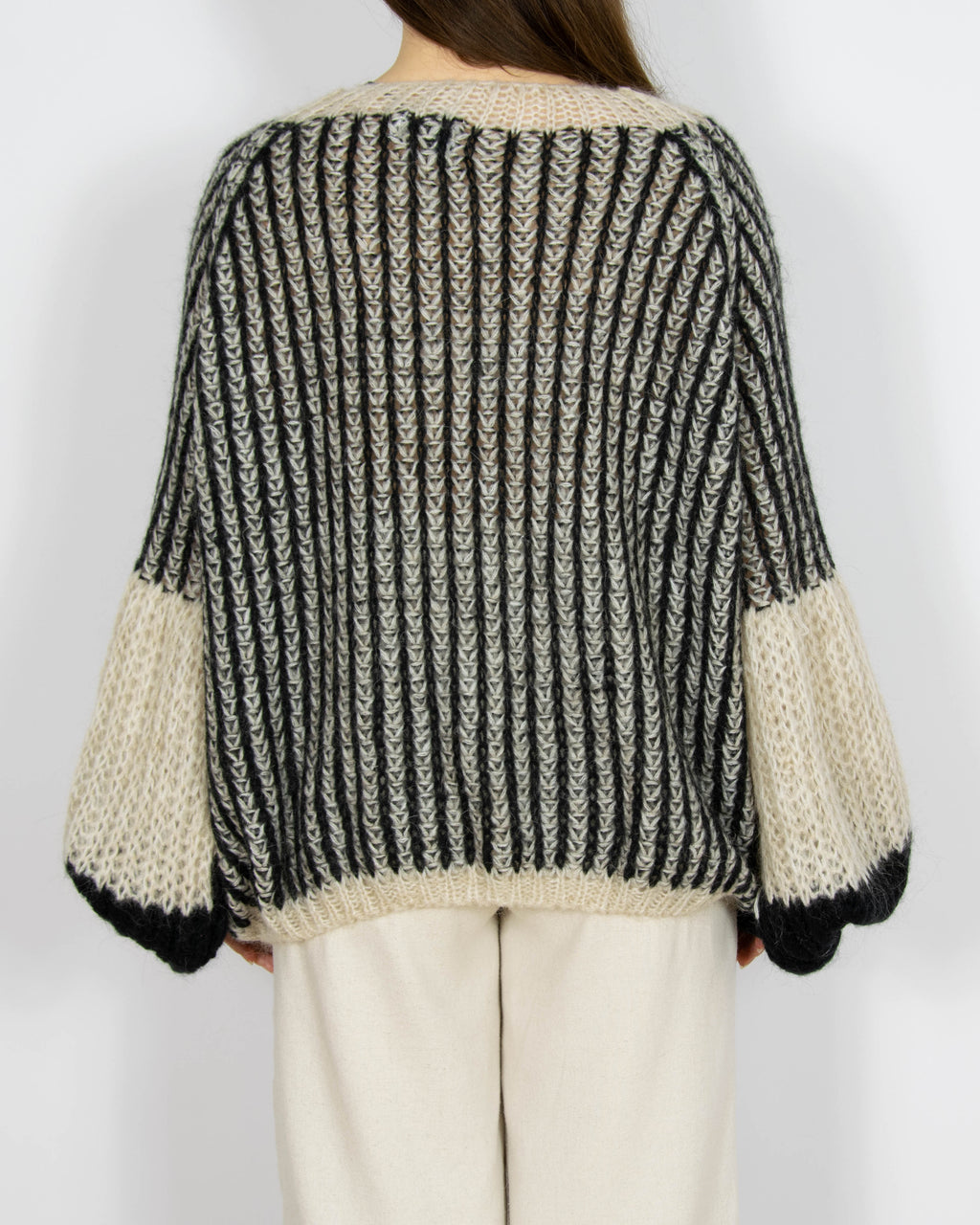 Nowy kremowo czarny sweter z moherem Noella - L/XL