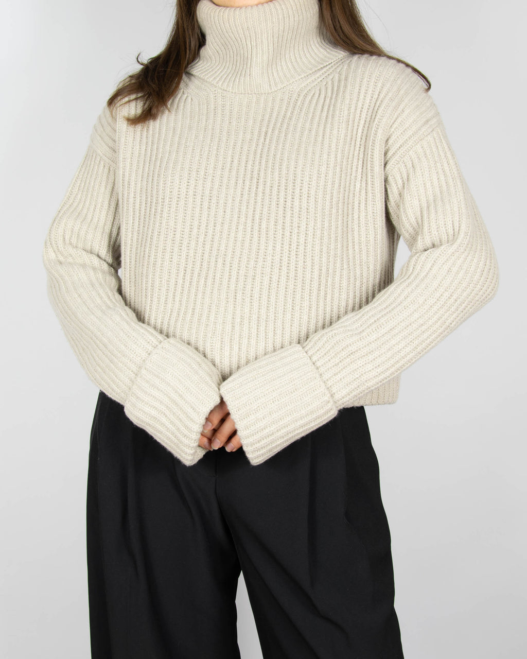 Kremowy (wełna + kaszmir) sweter z golfem marki H&amp;M Premium