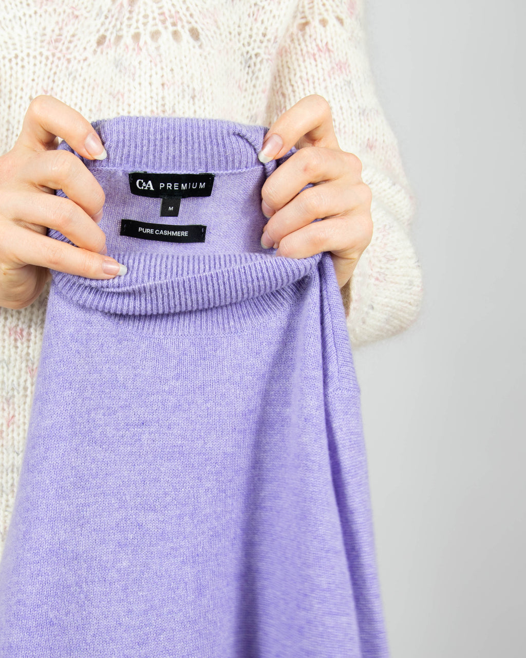 Liliowy kaszmirowy sweter z golfem C&A Premium - M