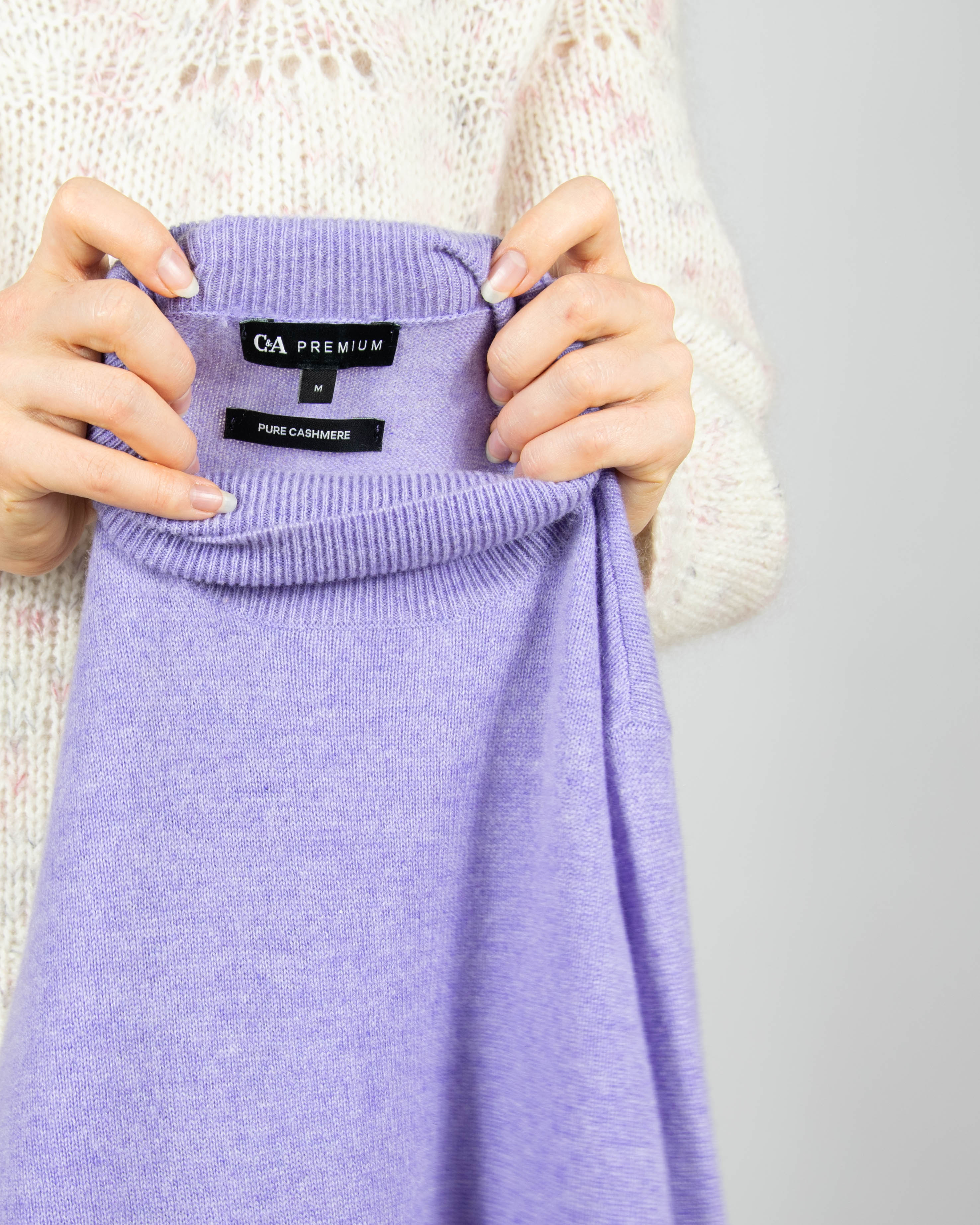 Liliowy kaszmirowy sweter z golfem C&A Premium - M