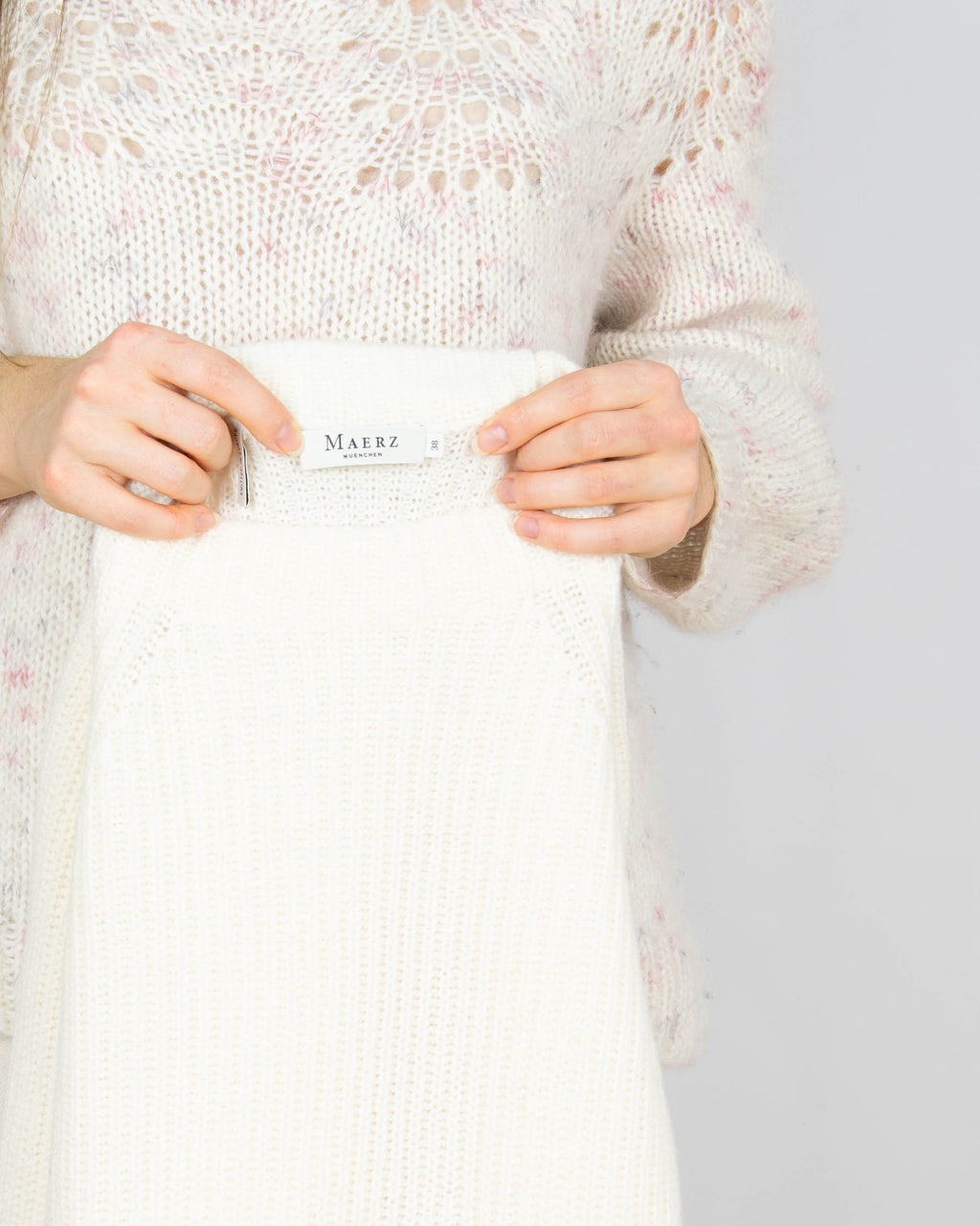 Śmietankowy wełniany (Merino Extra Fine) sweter MAERZ - M