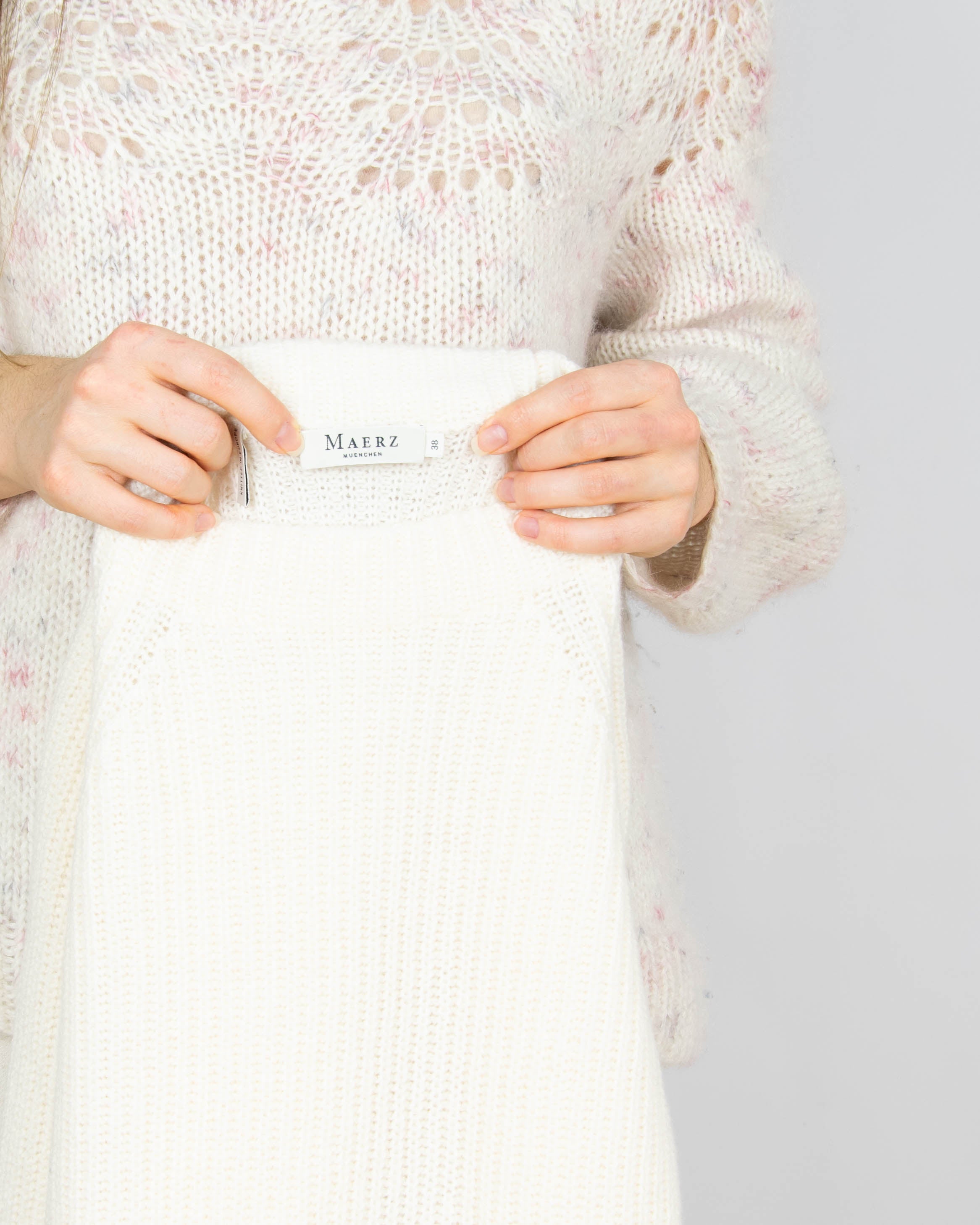 Śmietankowy wełniany (Merino Extra Fine) sweter MAERZ - M