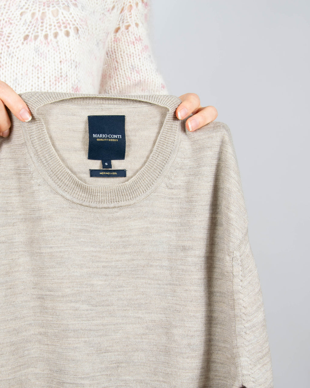 Beżowy wełniany (merino) sweter Mario Conti - S
