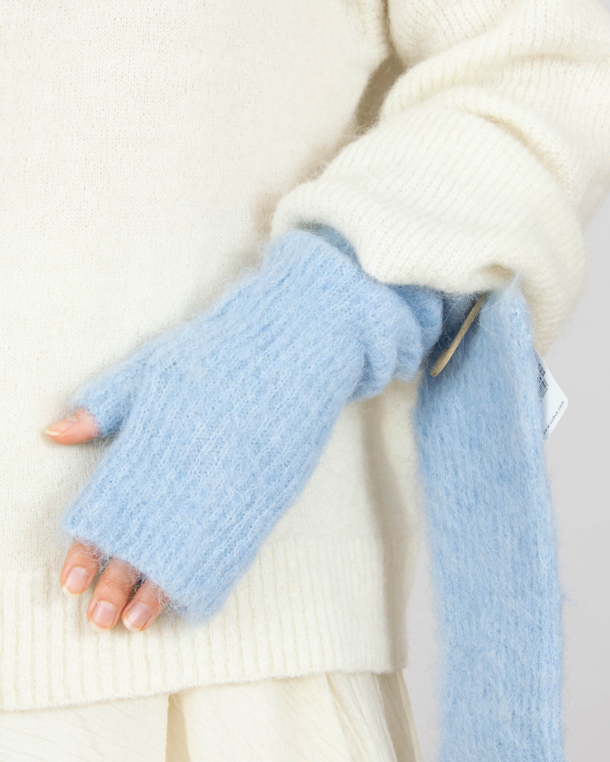 Nowe jasnoniebieskie (alpaka) mitenki Cubus - one size