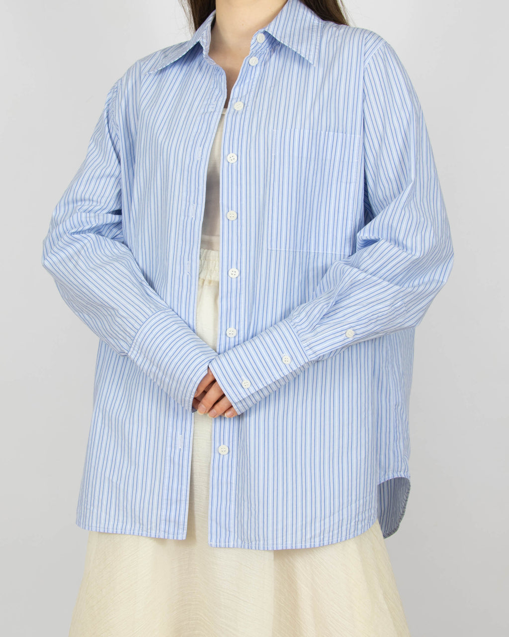 Niebieska bawełniana (pima) koszula w paski COS