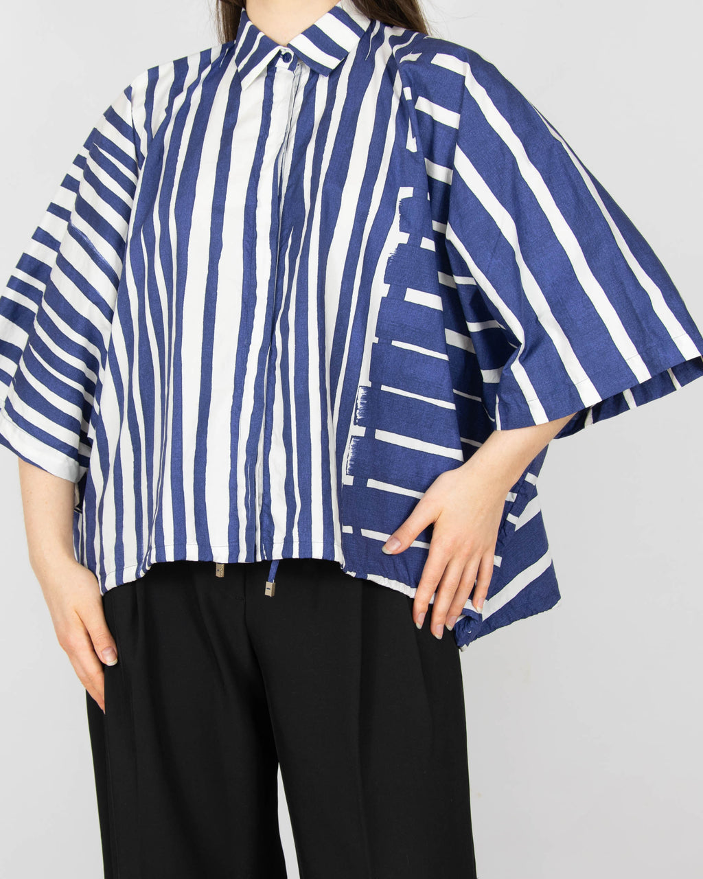 Niebiesko biała bawełniana koszula w paski włoskiej marki premium Max Mara z linii 'S Max Mara.&nbsp;
