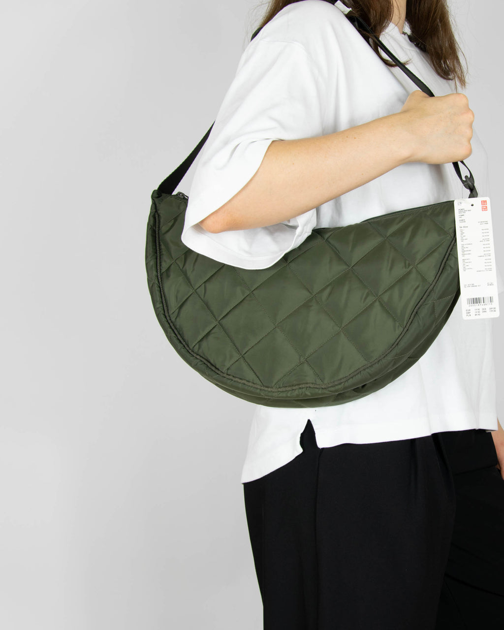 Oliwkowa khaki pikowana torba na ramię marki Uniqlo