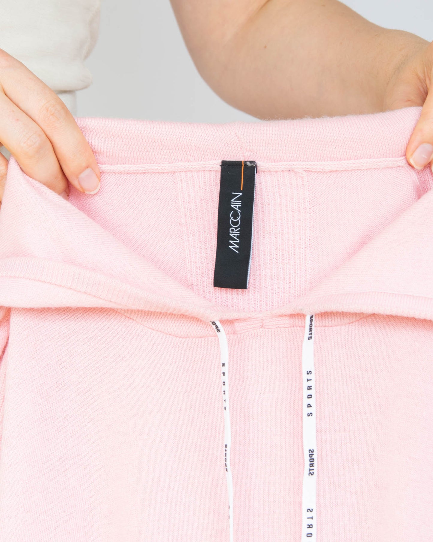 Pastelowa różowa wełniana bluza z kapturem MARC CAIN - M/L