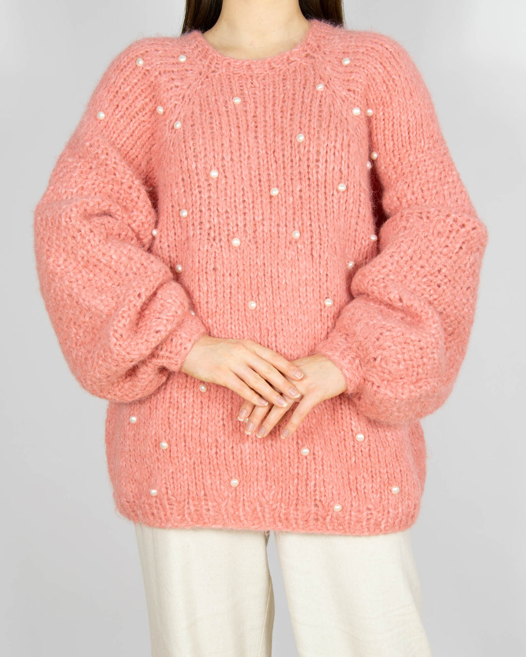 Pastelowy rózowy wełniany (alpaka) sweter z perełkami Handmade