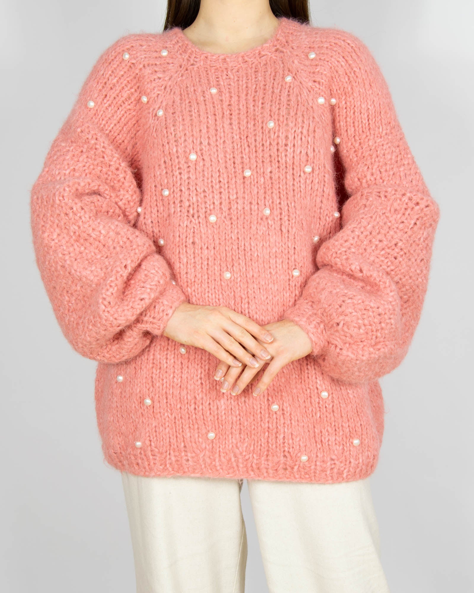 Pastelowy rózowy wełniany (alpaka) sweter z perełkami Handmade