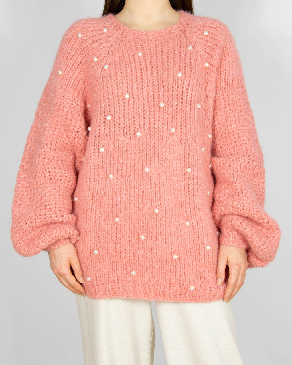 Pastelowy rózowy wełniany (alpaka) sweter z perełkami Handmade