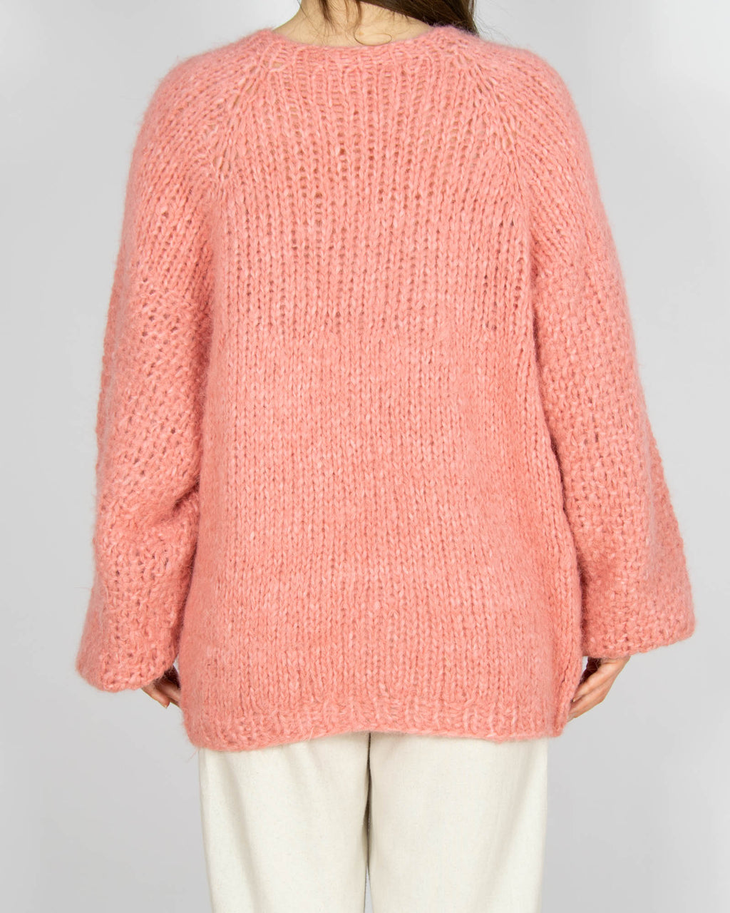 Pastelowy rózowy wełniany (alpaka) sweter z perełkami Handmade