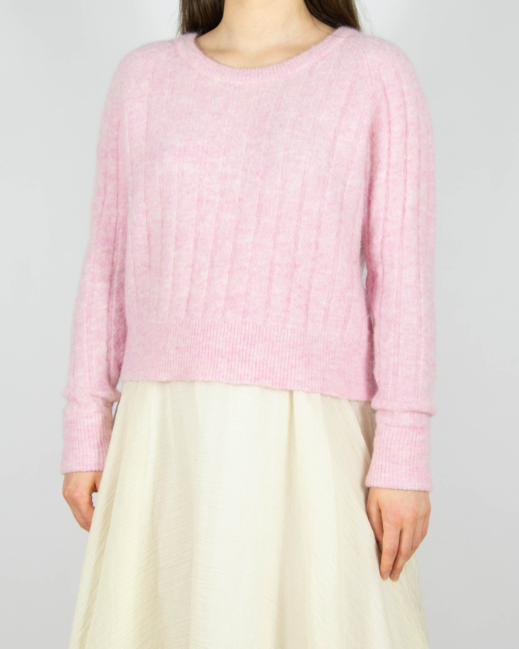 Pastelowy różowy (alpaka + merino) sweter skandynawskiej marki premium Samsoe Samsoe.&nbsp;