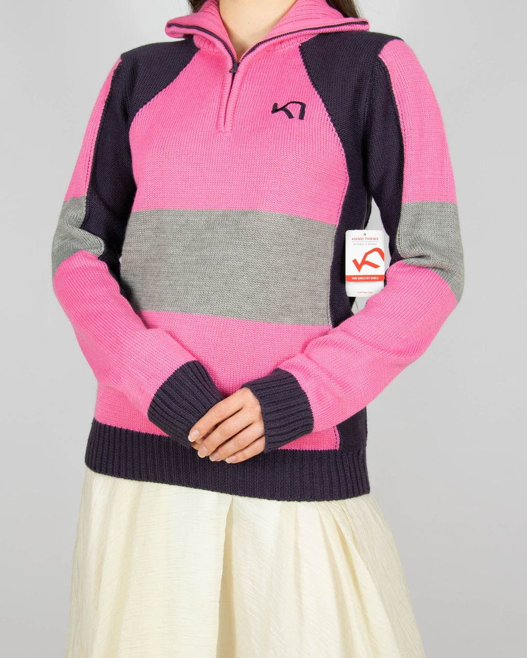 Nowy wełniany sweter skandynawskiej marki Kari Traa.&nbsp;
