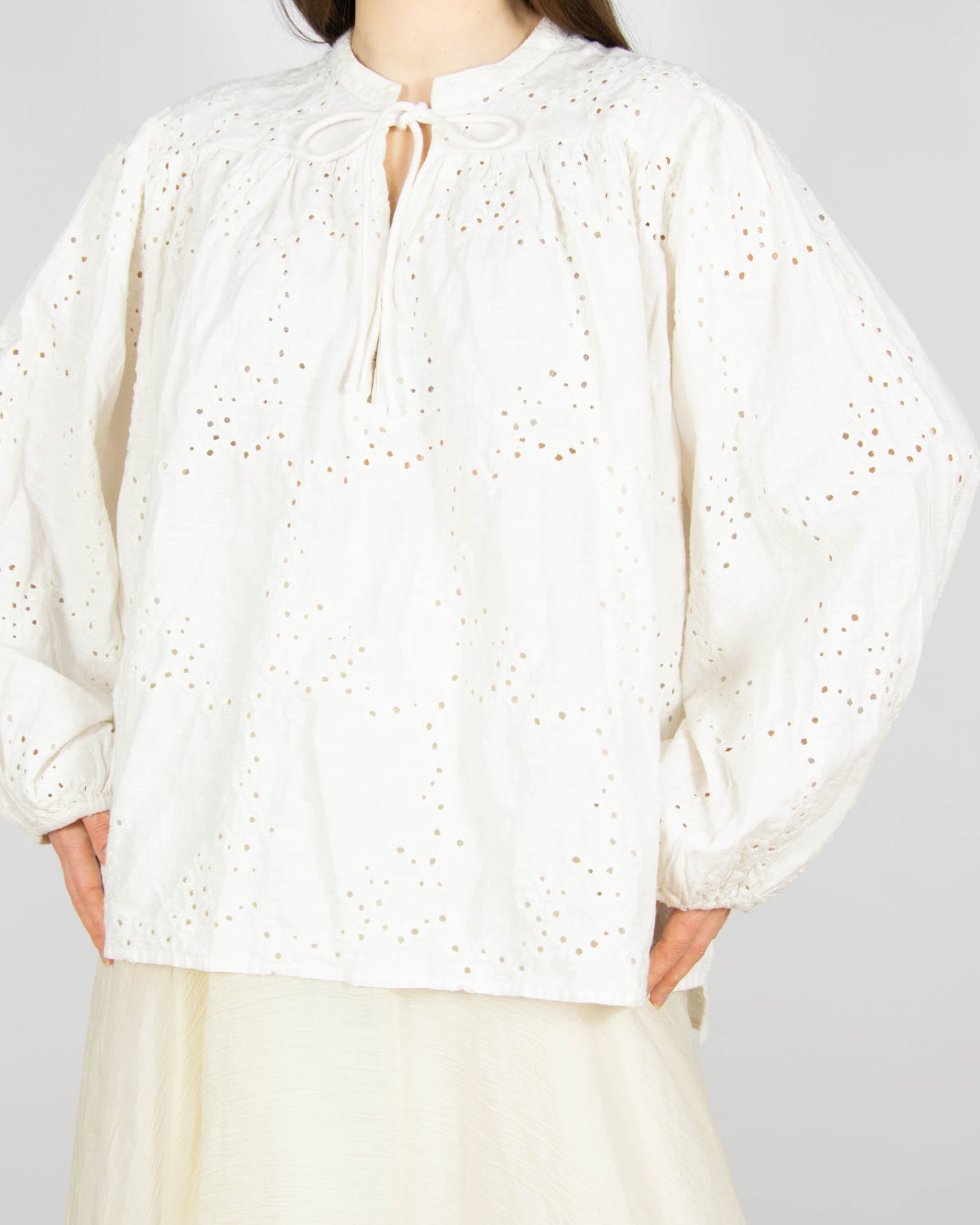 Śmietankowa bawełniana koszula marki KAY DAY.