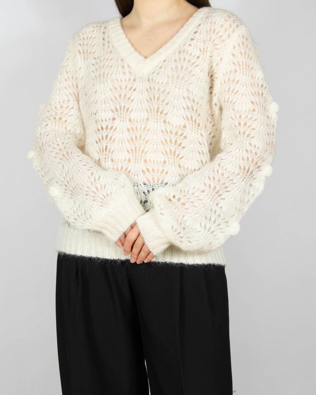 Śmietankowy ażurowy moherowy (kid moher) sweter marki BELLAS HUS