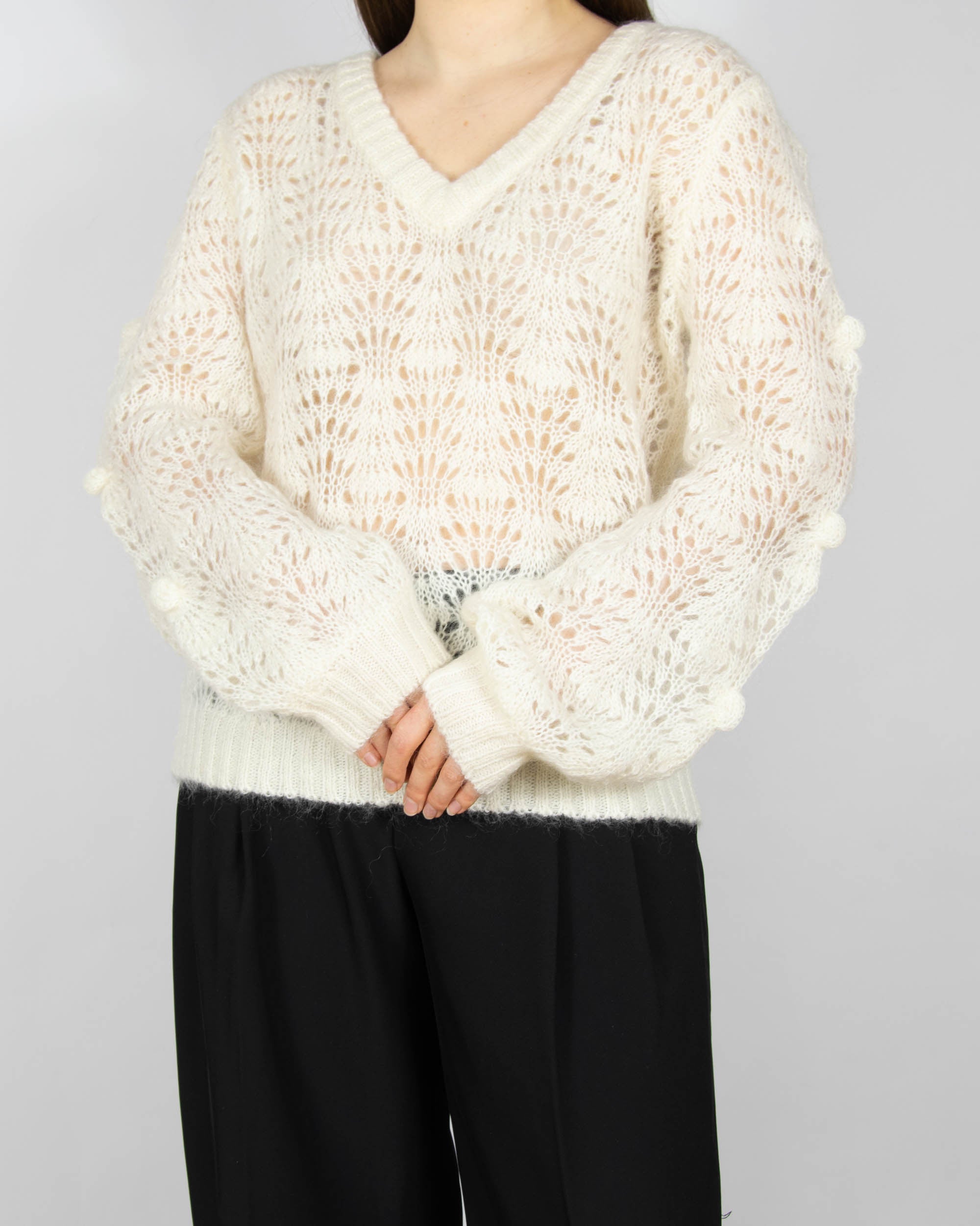 Śmietankowy ażurowy moherowy (kid moher) sweter marki BELLAS HUS