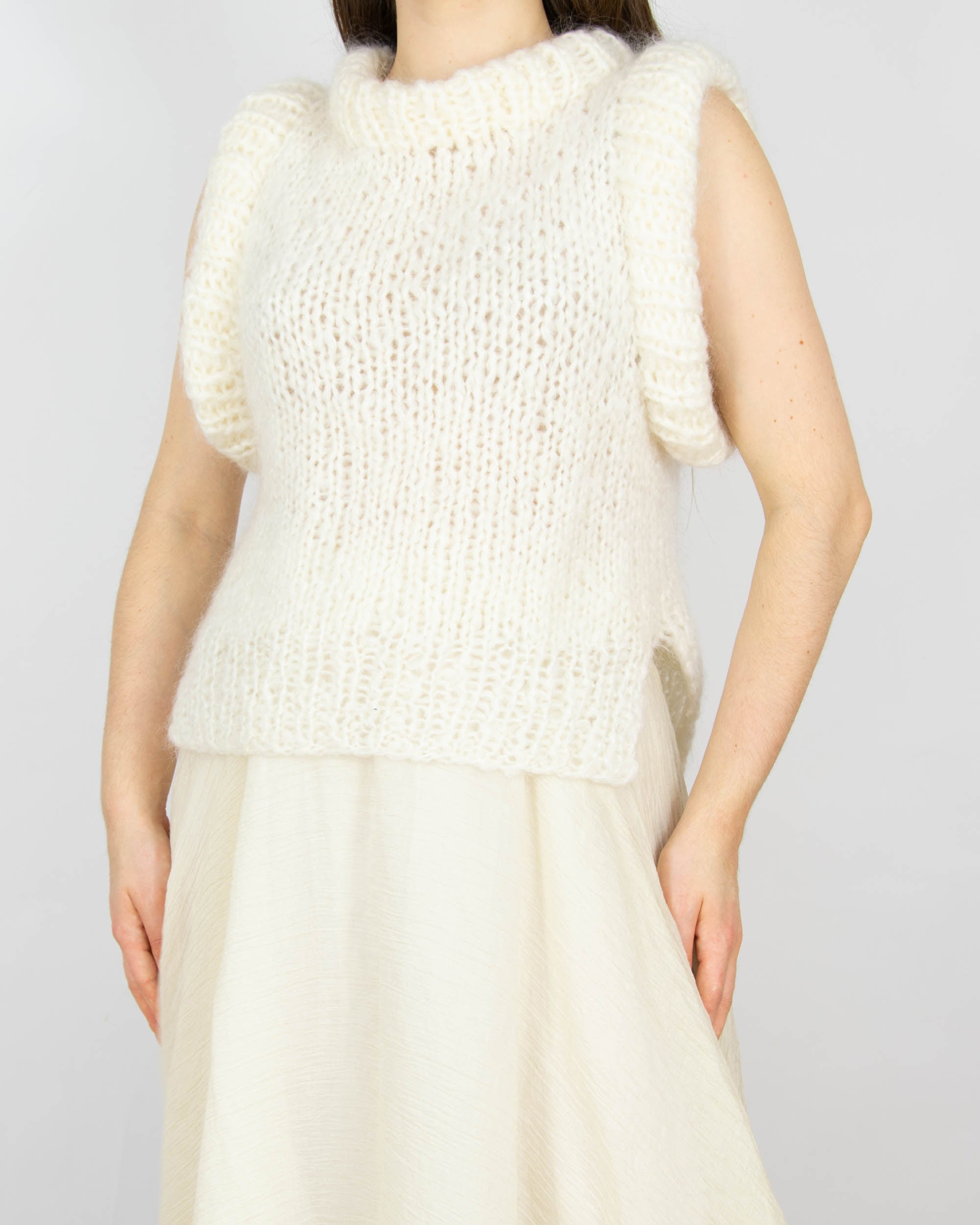 Śmietankowa wełniana kamizelka handmade 