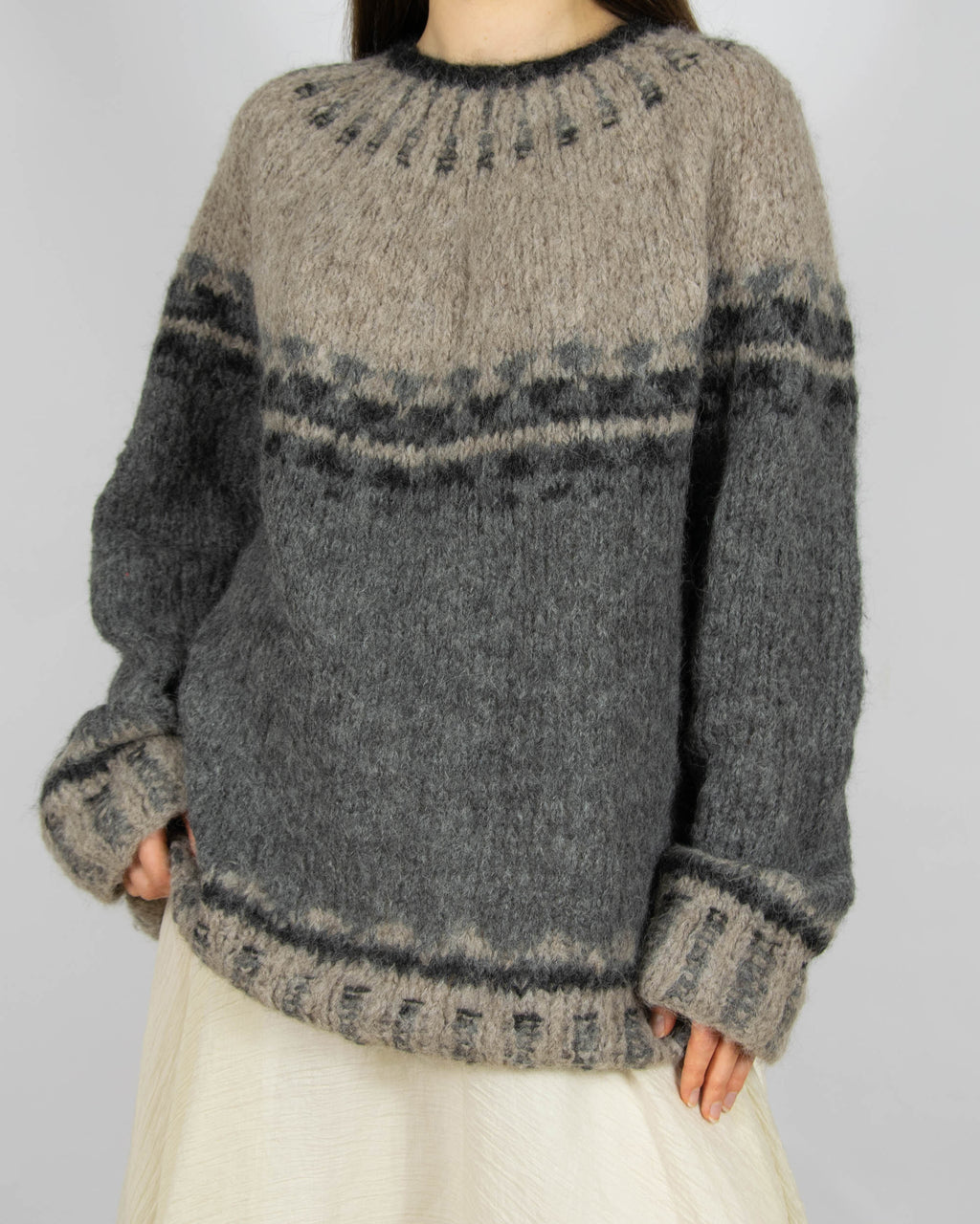 Szarobeżowy (alpaka) sweter Handmade