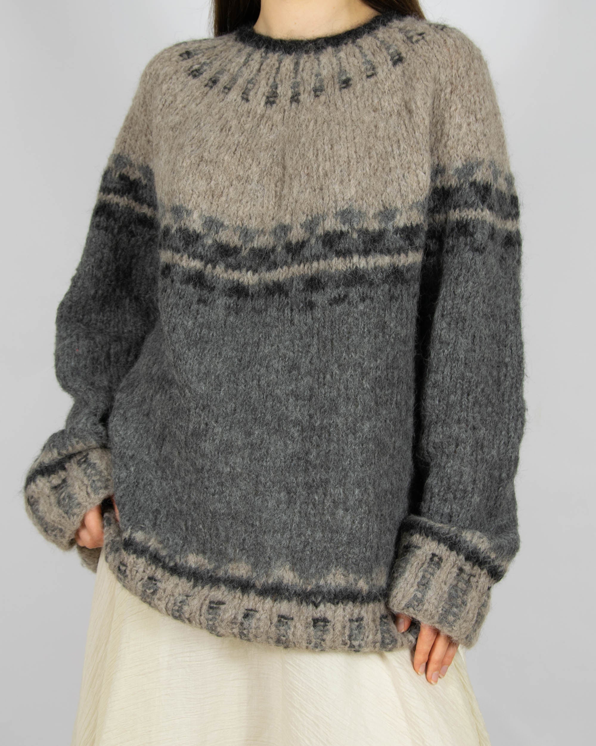 Szarobeżowy (alpaka) sweter Handmade