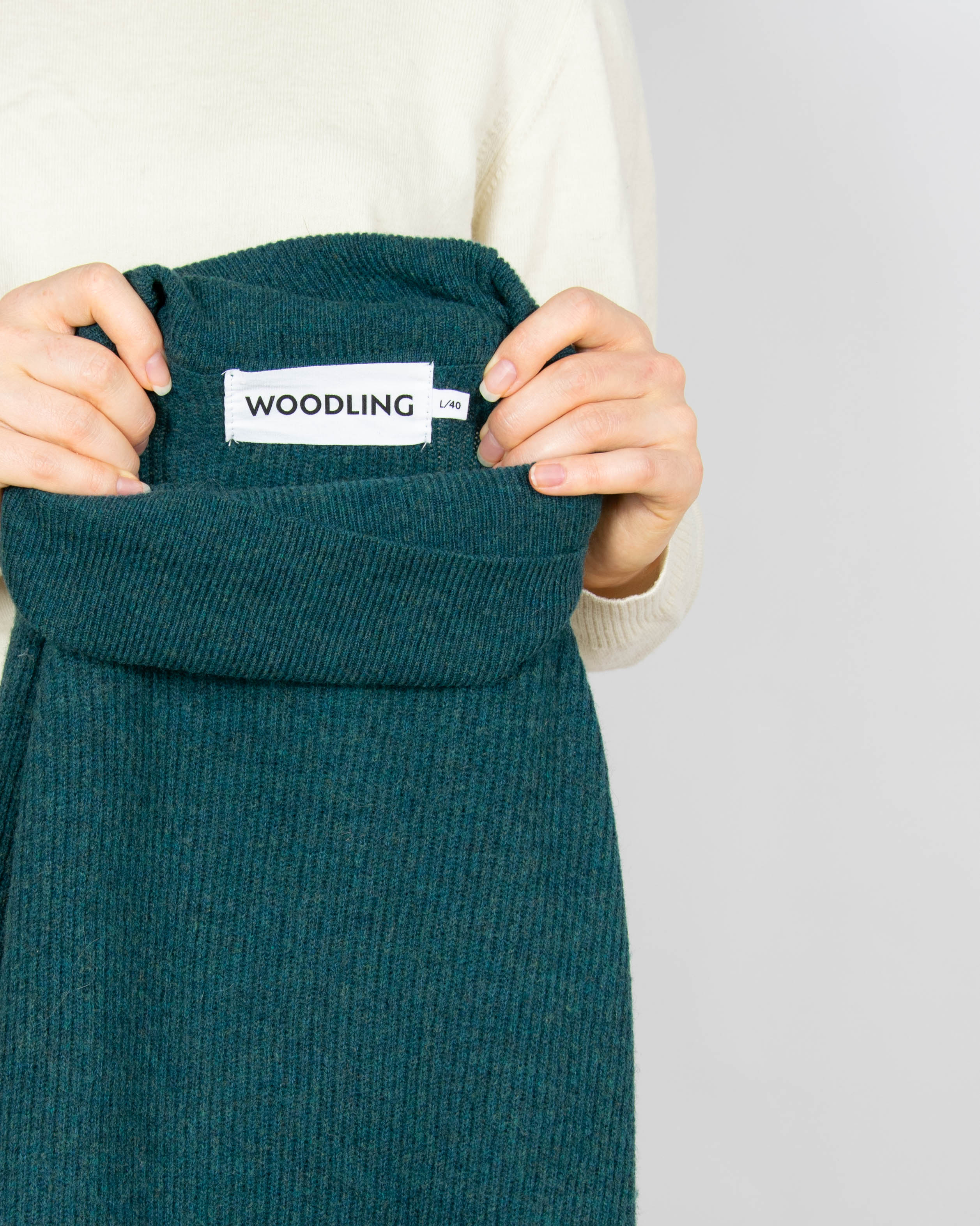 Morska wełniana (merino extra fine) sukienka z golfem WOODLING - L