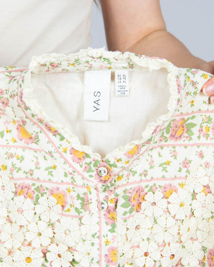 Kremowa bawełniana (organiczna) sukienka w kwiaty YAS - XL