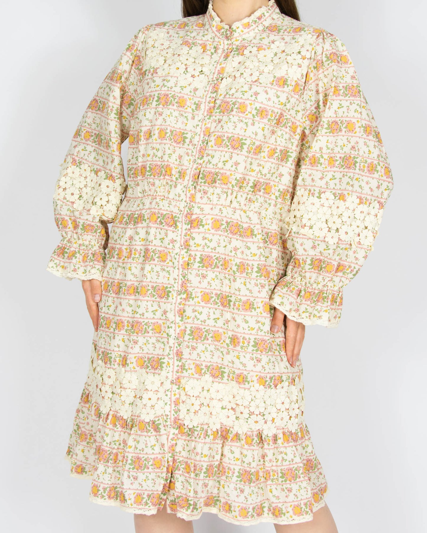Kremowa bawełniana (organiczna) sukienka w kwiaty YAS - XL