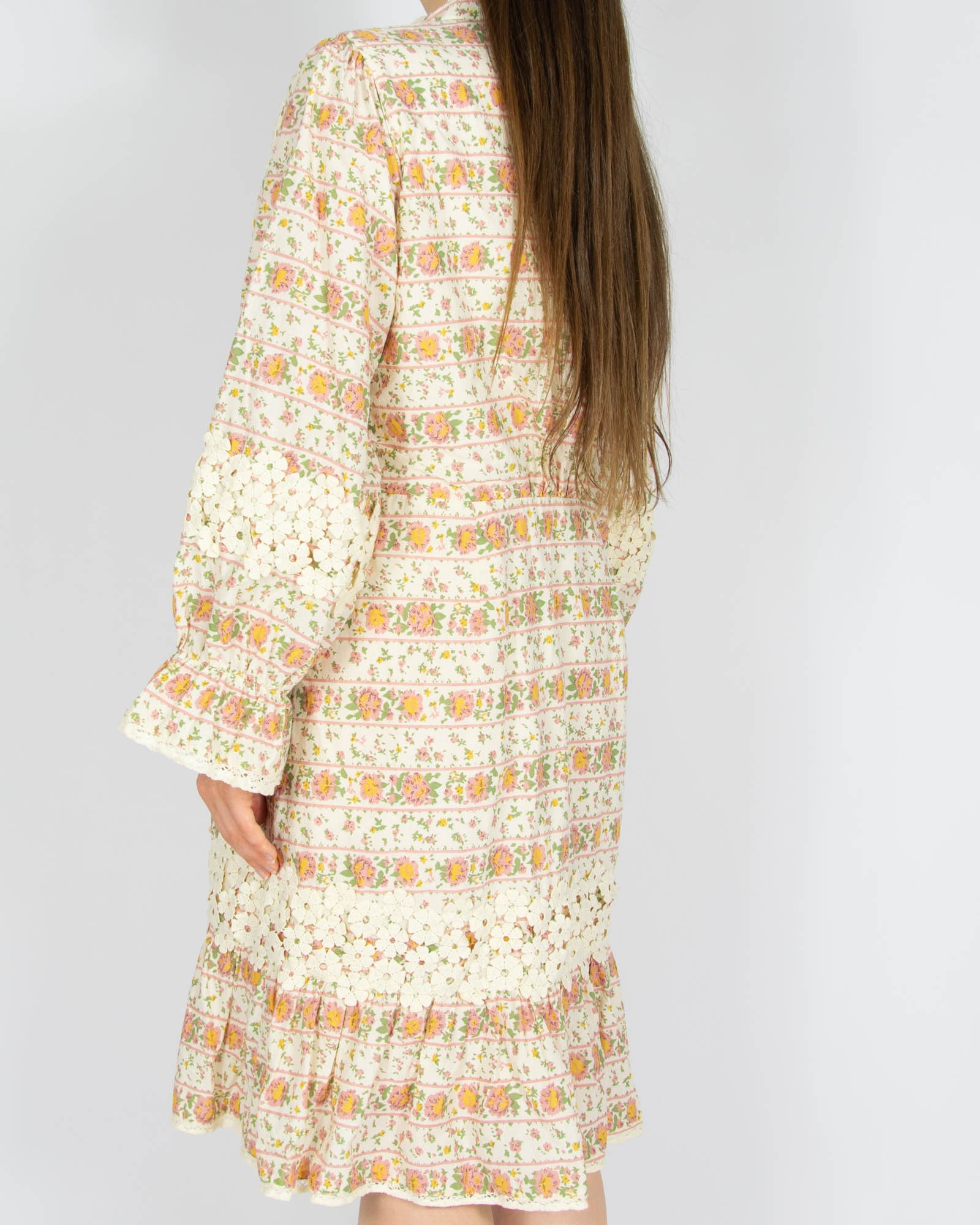 Kremowa bawełniana (organiczna) sukienka w kwiaty YAS - XL