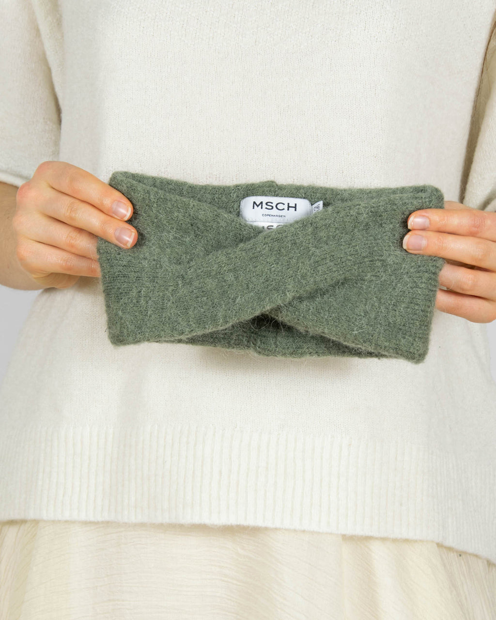 Oliwkowa (alpaka + wełna) opaska na głowę MSCH Copenhagen - one size