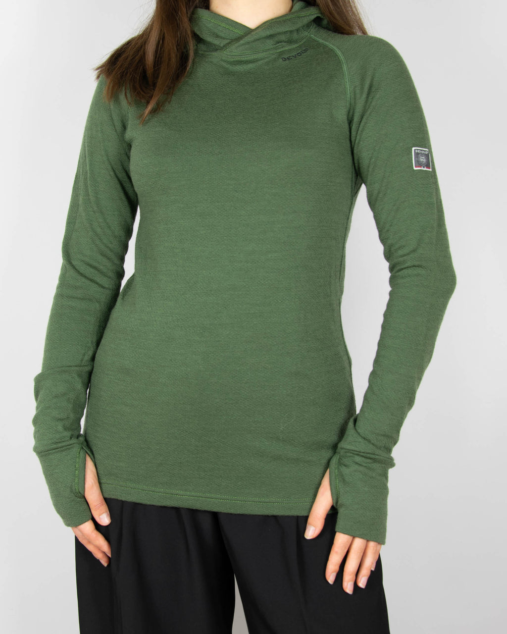 Zielona wełniana (merino) bluza termiczna z kapturem norweskiej marki DEVOLD